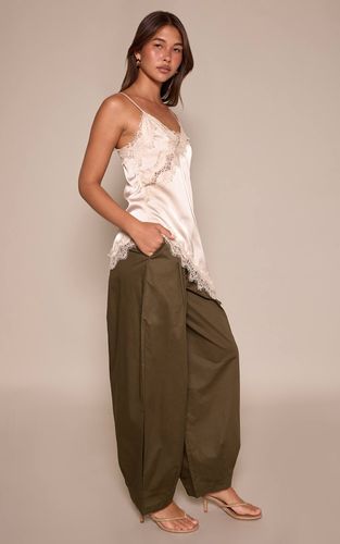 Khaki Pantalon Parachute À Taille Élastiquée | Taille 36 - PrettyLittleThing - Modalova