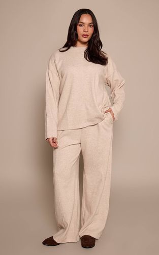 Mocha Pantalon De Jogging Côtelé Doux À Jambe Droite Plus Basic | Taille 2XL - PrettyLittleThing - Modalova