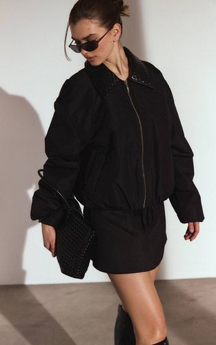 Black Jupe-short Tissée À Taille Nouée | Taille 42 - PrettyLittleThing - Modalova