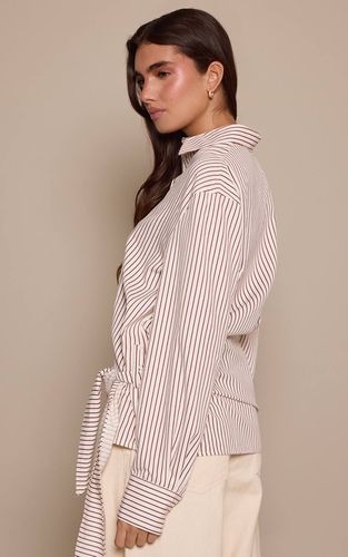 Cream Chemise Oversize À Rayures Avec Taille Nouée | Taille 42 - PrettyLittleThing - Modalova