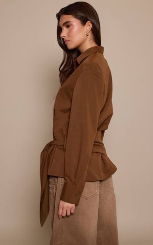 Brown Chemise Oversize À Rayures Avec Taille Nouée | Taille 42 - PrettyLittleThing - Modalova