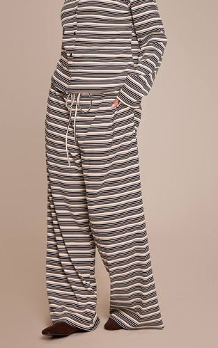 Black Pantalon Coordonné Grande Taille À Rayures Côtelé Souple Avec Taille Élastiquée | Taille 44 - PrettyLittleThing - Modalova