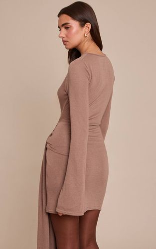 Robe Moulante En Jersey Texturé Avec Taille Cache-cœur | Taille 42 - PrettyLittleThing - Modalova