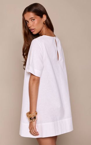 White Robe Courte À Manches Courtes Effet Lin | Taille 32 - PrettyLittleThing - Modalova