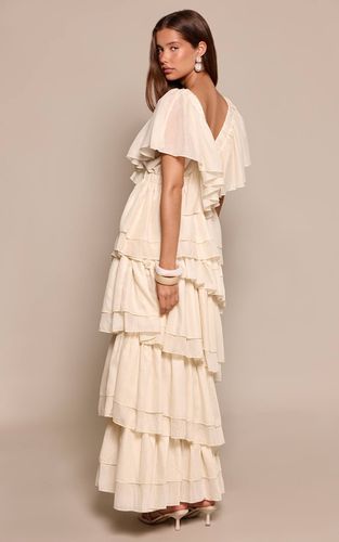 Cream Robe Maxi À Col V Plongeant Et Volants Étagés Extrêmes | Taille 36 - PrettyLittleThing - Modalova