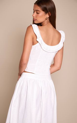 White Top Plissé En Coton À Col Carré À Volants | Taille 36 - PrettyLittleThing - Modalova
