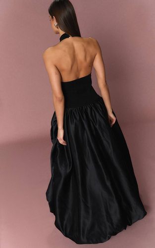 Black Robe Maxi En Satin À Dos Nu Avec Ourlet Bouffant | Taille 42 - PrettyLittleThing - Modalova