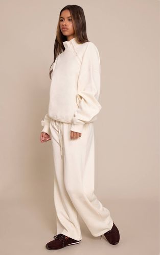 Cream Jogging Petite Taille Mi-haute À Cordon De Serrage Et Jambes Larges | Taille Medium - PrettyLittleThing - Modalova