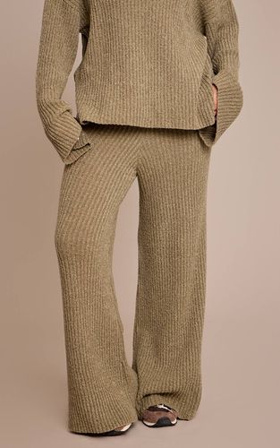 Khaki Pantalon Large En Maille Bouclée Côtelée Grande Taille | Taille 2XL - PrettyLittleThing - Modalova