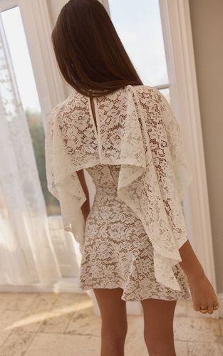 White Ensemble Haut Bandeau En Dentelle Avec Détail Cape | Taille 42 - PrettyLittleThing - Modalova