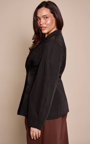 Black Blazer Grande Taille À Manches Cocon Et Détail Asymétrique | Taille 46 - PrettyLittleThing - Modalova