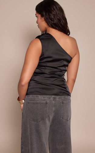 Black Top En Satin Shape À Une Épaule Avec Dos Froncé | Taille 36 - PrettyLittleThing - Modalova