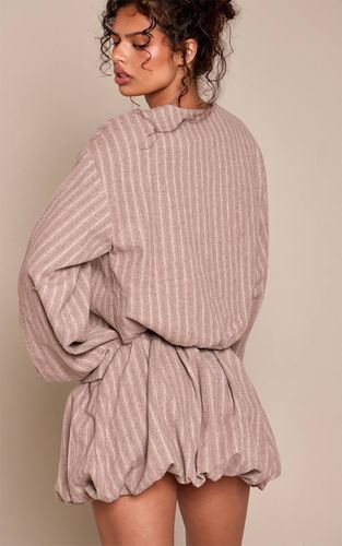 Chemisier À Rayures Fines Brossées Avec Liens Devant | Taille 42 - PrettyLittleThing - Modalova