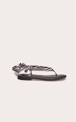 Zebra Sandales À Entre-doigts Avec Bride Tubulaire Imprimée | Taille 38 - PrettyLittleThing - Modalova