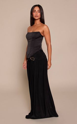 Black Jupe Longue Fluide Satinée À Taille Froncée Avec Détail De Finition Petite | Taille 36 - PrettyLittleThing - Modalova