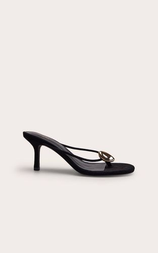Black Mules À Talons Avec Bride Orteil Et Détail Doré | Taille 38 - PrettyLittleThing - Modalova