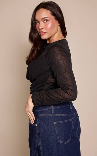 Black Haut Grande Taille À Manches Longues Avec Détail Drapé | Taille 44 - PrettyLittleThing - Modalova