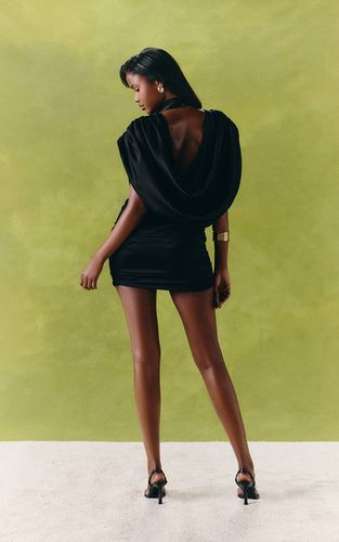 Black Robe Mini En Satin Froncé Avec Superposition | Taille 32 - PrettyLittleThing - Modalova