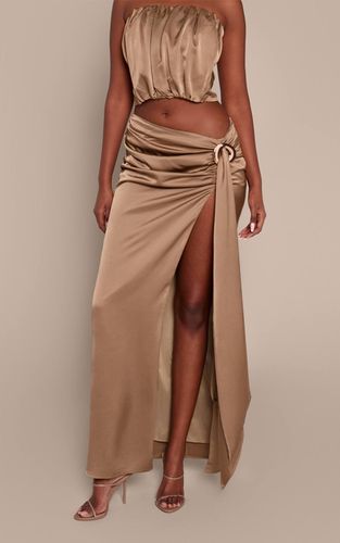 Olive Jupe Longue Satinée Dorée Avec Détail De Finition | Taille 42 - PrettyLittleThing - Modalova