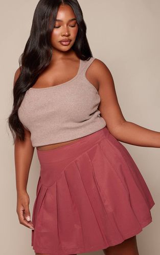 Brown Jupe Mini Plissée Plus Basic | Taille 46 - PrettyLittleThing - Modalova