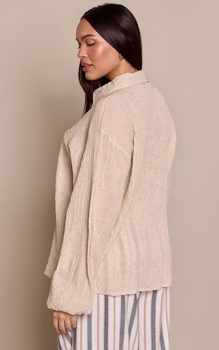 Cream Chemise Oversize Texturée Avec Détail De Poche Plus | Taille 44 - PrettyLittleThing - Modalova