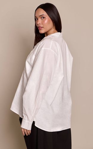 White Chemise Oversize En Lin Grande Taille | Taille 44 - PrettyLittleThing - Modalova