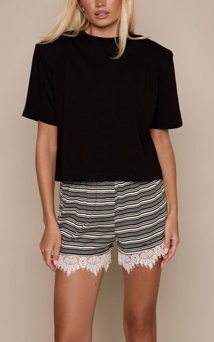 Black Short À Détail De Dentelle Et Rayures | Taille 32 - PrettyLittleThing - Modalova