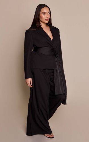 Black Pantalon Large Tissé Grande Taille Ensemble Coordonné | Taille 46 - PrettyLittleThing - Modalova
