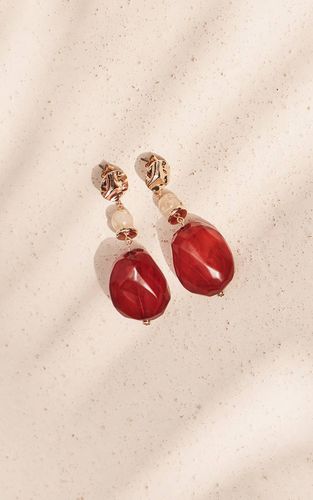 Gold Boucles D'oreilles Drapées En Jade Avec Perles - PrettyLittleThing - Modalova