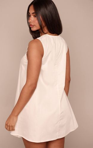 White Robe Mini Fluide Sans Manches À Encolure Arrondie Effet Lin Petite | Taille 42 - PrettyLittleThing - Modalova
