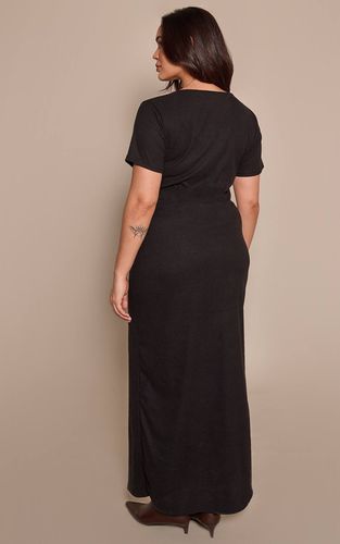Black Robe Maxi Côtelée Grande Taille Avec Détail Encolure Crantée | Taille 46 - PrettyLittleThing - Modalova