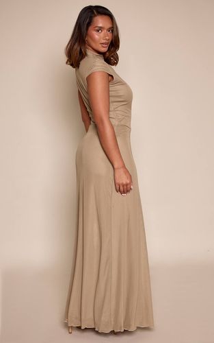 Olive Robe Maxi Ajustée En Mesh Avec Découpe Trou De Serrure | Taille 42 - PrettyLittleThing - Modalova