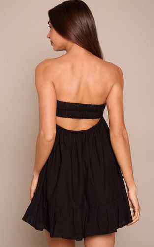 Black Combinaison-short Plissée À Détails Boutonnés Effet Lin | Taille 42 - PrettyLittleThing - Modalova