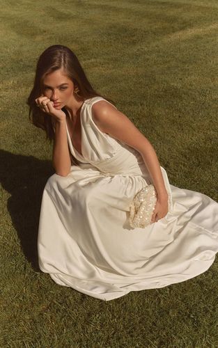 White Robe Longue Satinée Froncée | Taille 42 - PrettyLittleThing - Modalova