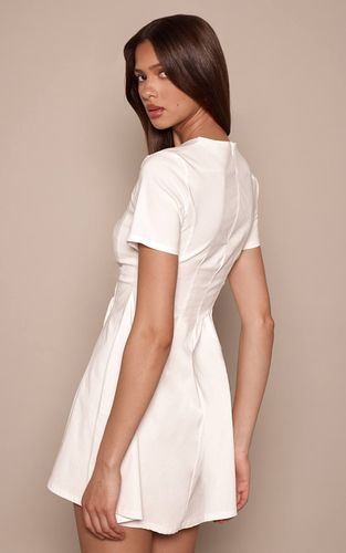 Cream Robe Droite À Manches Courtes | Taille 42 - PrettyLittleThing - Modalova