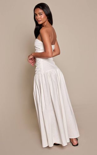 White Robe Maxi Bandeau Aspect Lin Avec Détail Découpe À La Poitrine | Taille 40 - PrettyLittleThing - Modalova