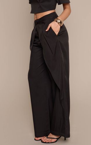 Black Pantalon Large À Jambes Évasées Avec Panneau Drapé Et Plis Tissés | Taille 42 - PrettyLittleThing - Modalova