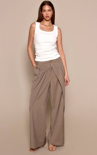 Khaki Pantalon Large À Jambes Évasées Avec Panneau Drapé Et Plis Tissés | Taille 42 - PrettyLittleThing - Modalova