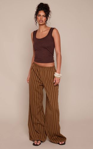 Brown Pantalon Large À Rayures Avec Taille Froncée | Taille 32 - PrettyLittleThing - Modalova