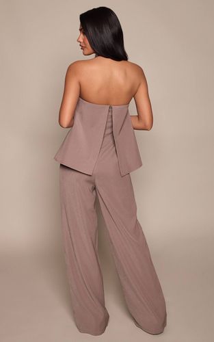 Combinaison Jambe Droite À Basque En Tissu Structuré | Taille 42 - PrettyLittleThing - Modalova