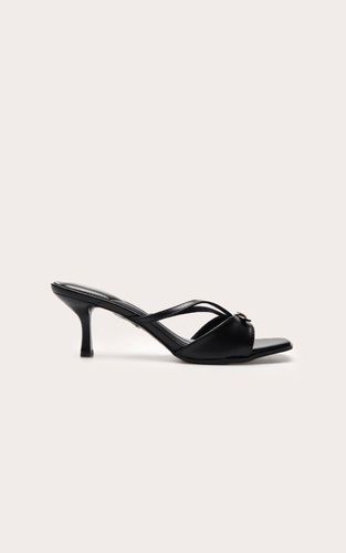 Black Mules À Talons En Synthétiquecuir Avec Détails De Boucles | Taille 36 - PrettyLittleThing - Modalova