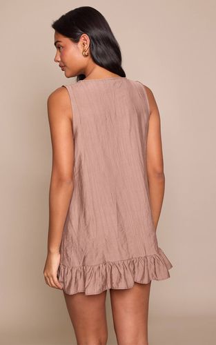 Robe Mini Texturée Tissée À Taille Basse Et Ourlet À Volants | Taille 42 - PrettyLittleThing - Modalova