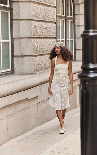 White Jupe Midi Évasée À Godets Avec Détails Floraux Transparents | Taille 42 - PrettyLittleThing - Modalova