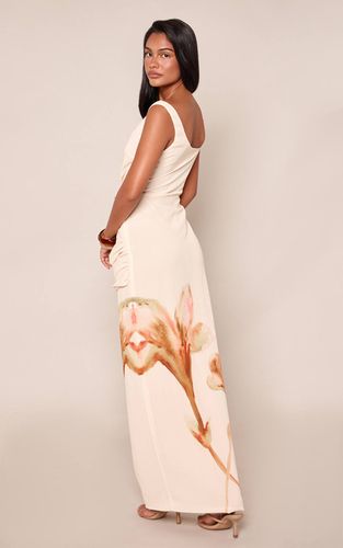 Cream Robe Longue À Imprimé Floral Avec Bustier Et Détail Drapé | Taille 32 - PrettyLittleThing - Modalova
