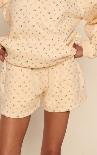 Butter Yellow Short En Molleton De Coton À Imprimé Fleuri Ditsy | Taille XL - PrettyLittleThing - Modalova