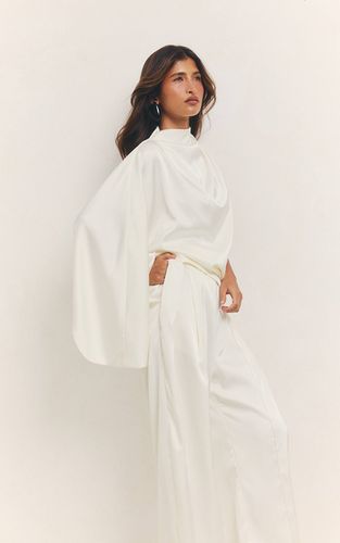 Cream Haut Drapé Asymétrique À Une Manche En Satin Ensemble Coordonné | Taille 32 - PrettyLittleThing - Modalova
