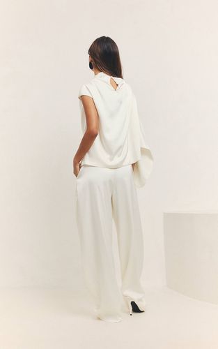 Cream Ensemble Coordonné Pantalon À Détails En Satin | Taille 32 - PrettyLittleThing - Modalova