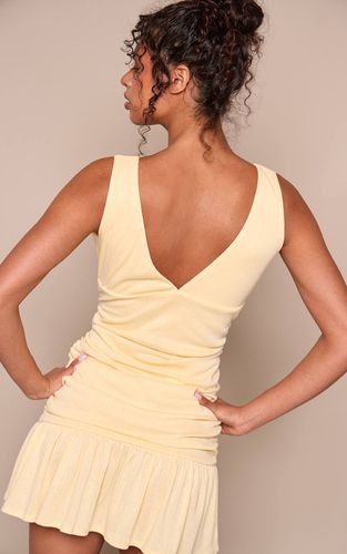 Lemon Robe Droite Mini Sans Manches Froncée Texturée | Taille 36 - PrettyLittleThing - Modalova
