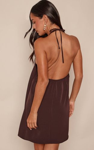 Brown Robe Droite Texturée Col Licou Avec Détail Découpe | Taille 42 - PrettyLittleThing - Modalova