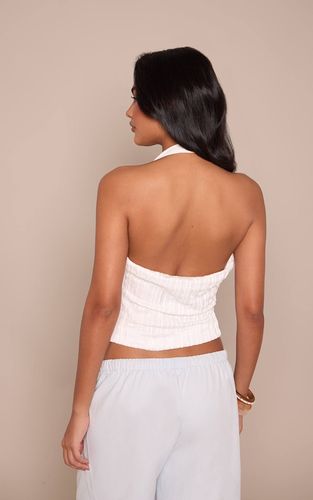 Cream Haut Col Licou À Détail De Finition Texturé | Taille 42 - PrettyLittleThing - Modalova